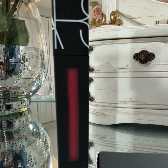 NARS 💄
Powermatte Lip Pigment - Picture 4 of 13